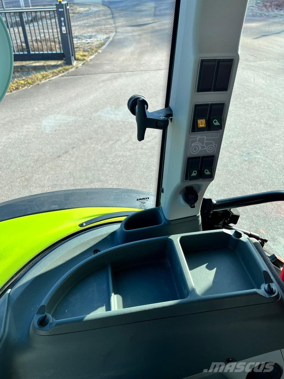 CLAAS Arion 420 Cis mit Frontzapfwelle Tractors