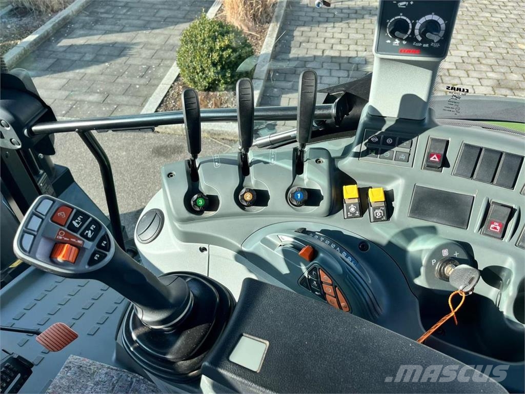 CLAAS Arion 420 Cis mit Frontzapfwelle Tractors