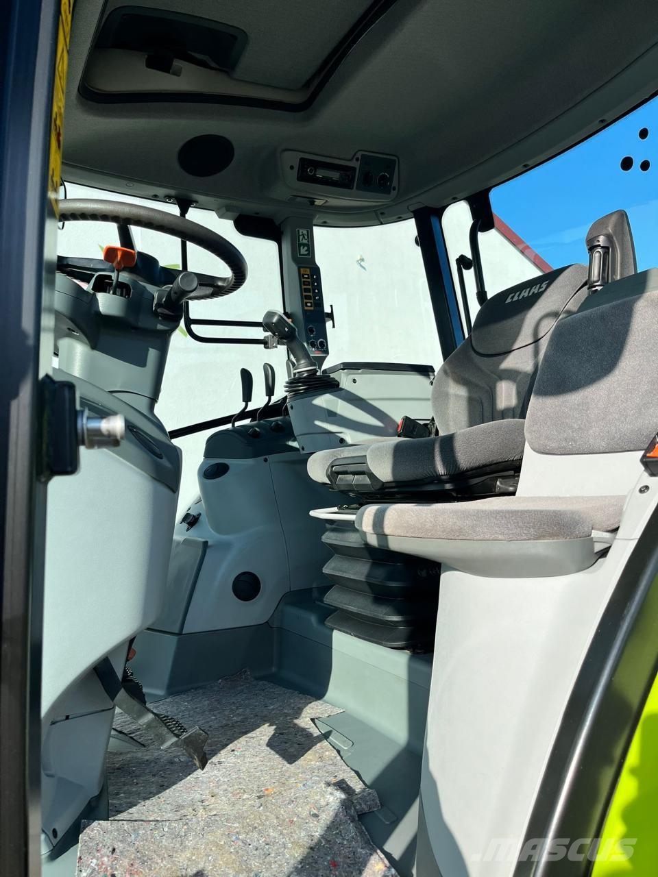 CLAAS Arion 420 Cis mit Frontzapfwelle Tractors