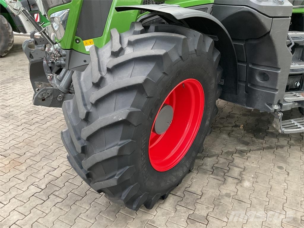 Fendt 828 Profi Plus Трактори