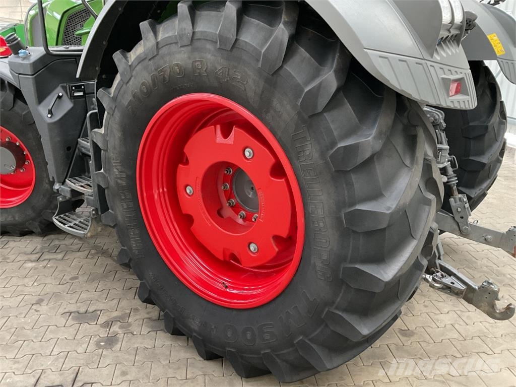 Fendt 828 Profi Plus Трактори