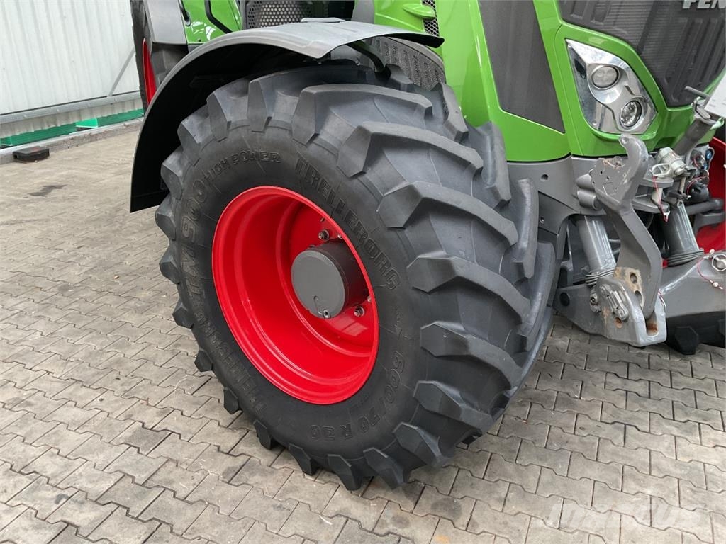 Fendt 828 Profi Plus Трактори