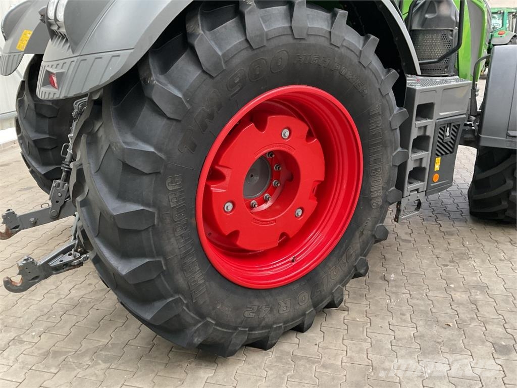 Fendt 828 Profi Plus Трактори