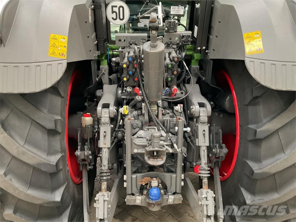 Fendt 828 VARIO Profi Plus الجرارات