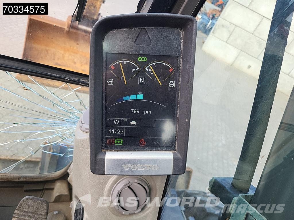 Volvo EW140 D Outriggers + Blade 旋轉式挖土機/掘鑿機/挖掘機