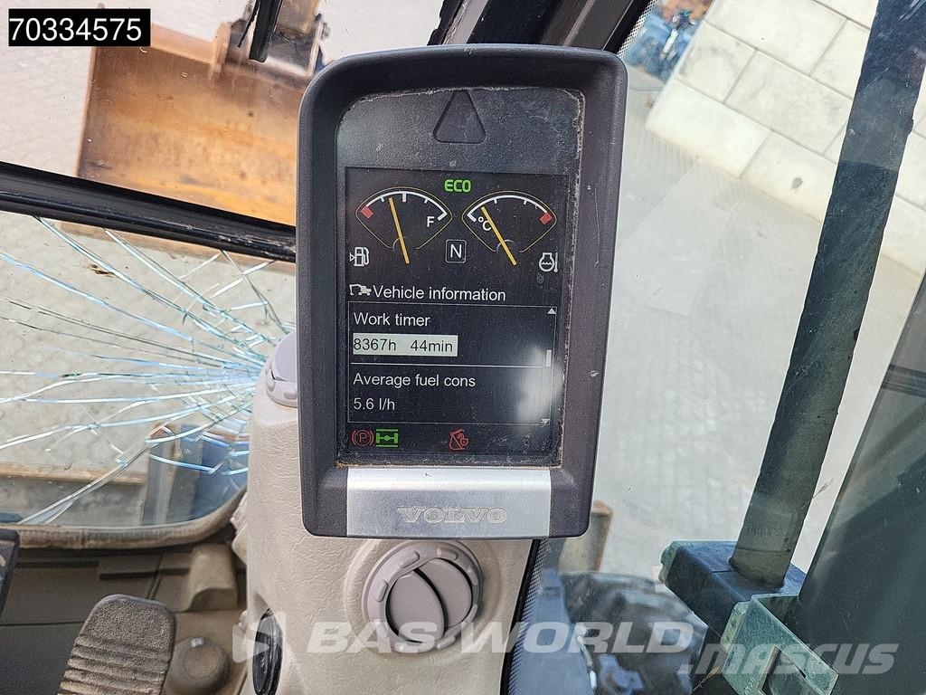 Volvo EW140 D Outriggers + Blade 旋轉式挖土機/掘鑿機/挖掘機