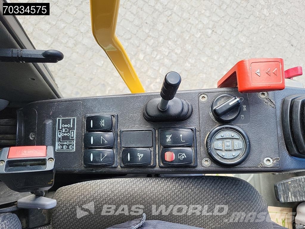 Volvo EW140 D Outriggers + Blade 旋轉式挖土機/掘鑿機/挖掘機