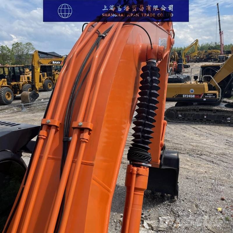 Hitachi ZX 210 حفارات زحافة