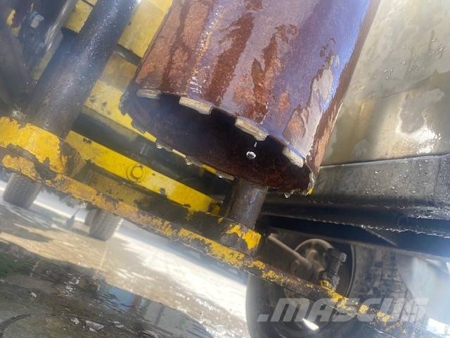 Norton BS 16 Kernbohrwagen mit 200 mm Bohrkrone Camiões de sonda de perfuração móvel