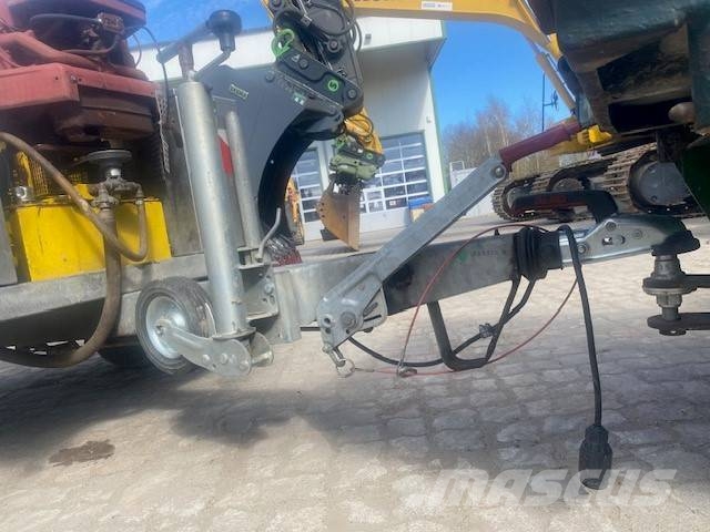 Norton BS 16 Kernbohrwagen mit 200 mm Bohrkrone Camiões de sonda de perfuração móvel