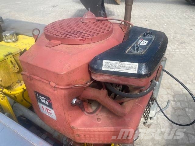Norton BS 16 Kernbohrwagen mit 200 mm Bohrkrone Camiões de sonda de perfuração móvel