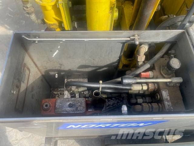 Norton BS 16 Kernbohrwagen mit 200 mm Bohrkrone Camiões de sonda de perfuração móvel