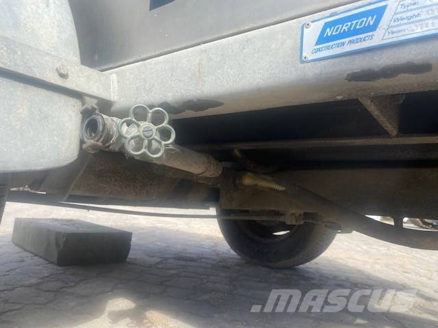 Norton BS 16 Kernbohrwagen mit 200 mm Bohrkrone Camiões de sonda de perfuração móvel