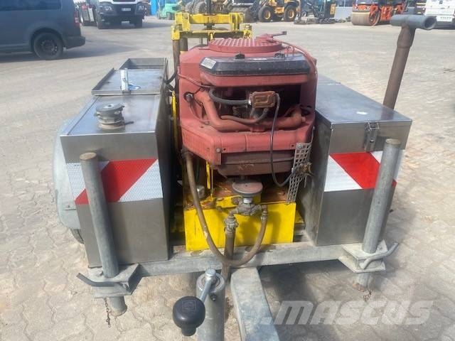 Norton BS 16 Kernbohrwagen mit 200 mm Bohrkrone Camiões de sonda de perfuração móvel