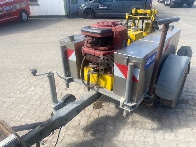 Norton BS 16 Kernbohrwagen mit 200 mm Bohrkrone Camiões de sonda de perfuração móvel