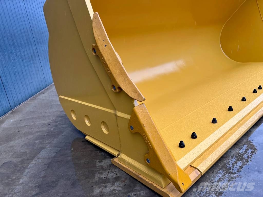 CAT 980H incl. cutting edge + side protectors Bakken