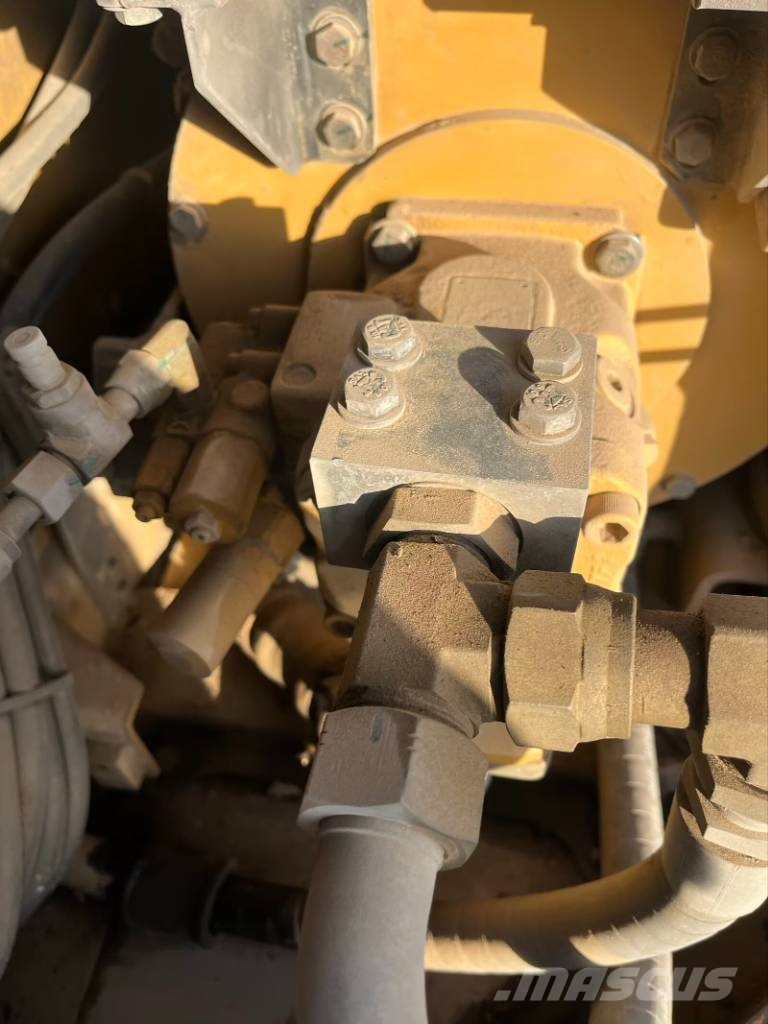 CAT 307E2 3000 units excavators in stock 중형굴삭기 7톤-28톤