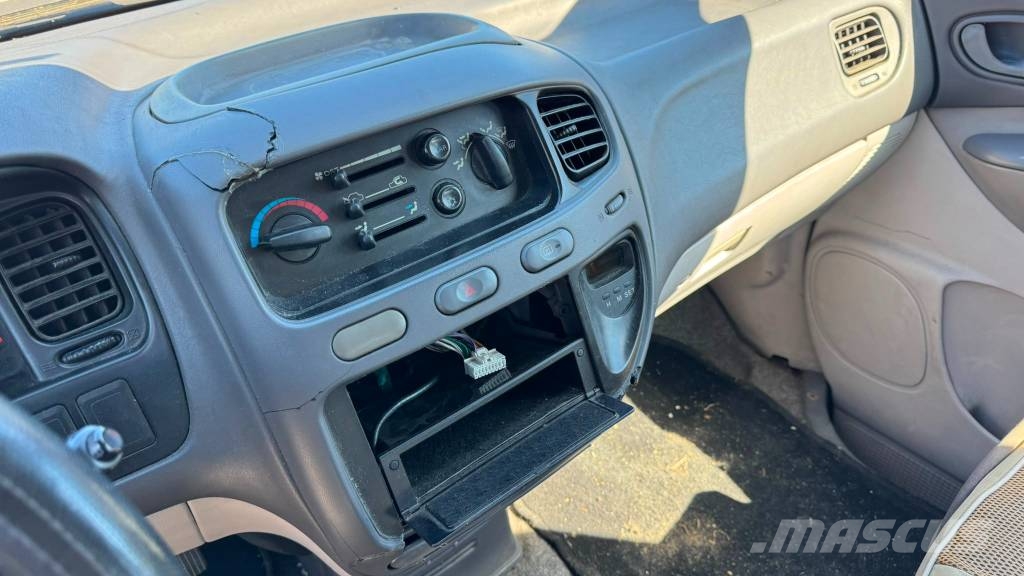 Mitsubishi SPACE GEAR 2.0 - PETROL - 5 DOORS - AC Cars