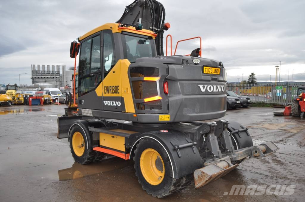 Volvo EWR 130 E حفارات بعجل