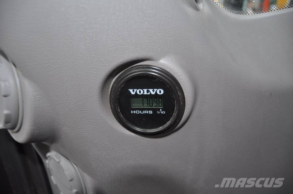 Volvo EWR 130 E حفارات بعجل