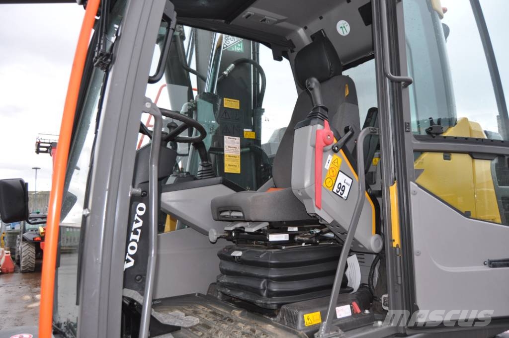 Volvo EWR 130 E حفارات بعجل