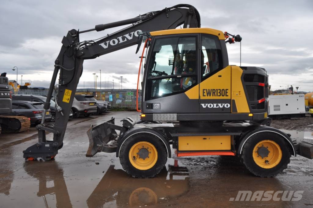Volvo EWR 130 E حفارات بعجل