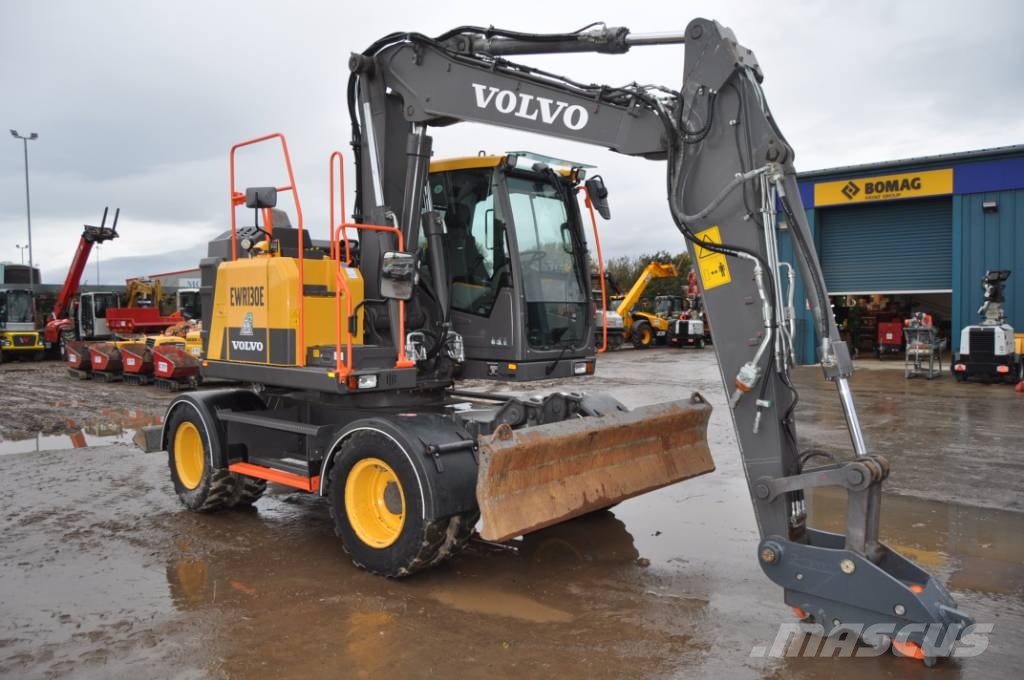 Volvo EWR 130 E حفارات بعجل