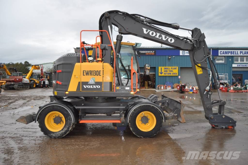 Volvo EWR 130 E حفارات بعجل