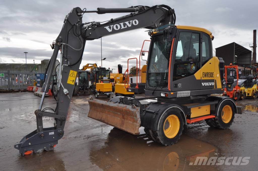 Volvo EWR 130 E حفارات بعجل