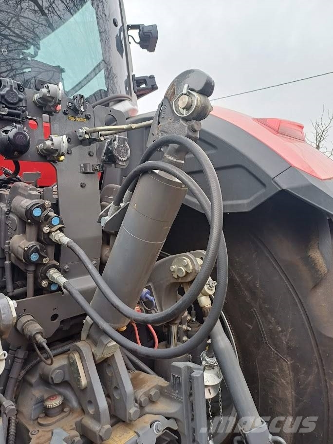 Massey Ferguson 8 S Трактори