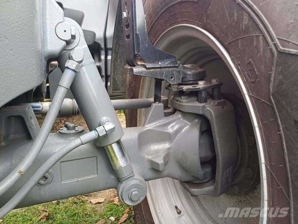 Massey Ferguson 8 S Трактори