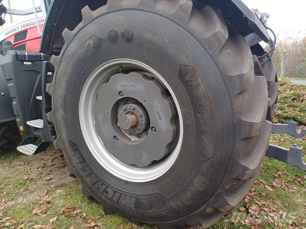 Massey Ferguson 8 S Трактори
