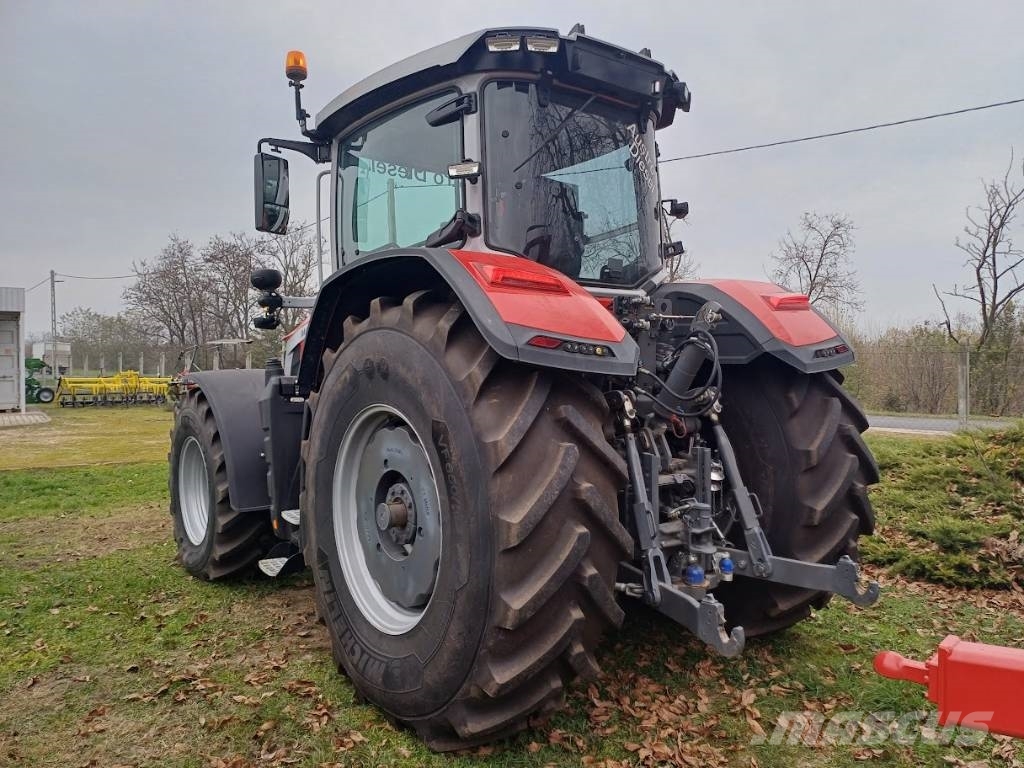 Massey Ferguson 8 S Трактори