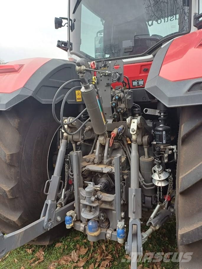 Massey Ferguson 8 S Трактори