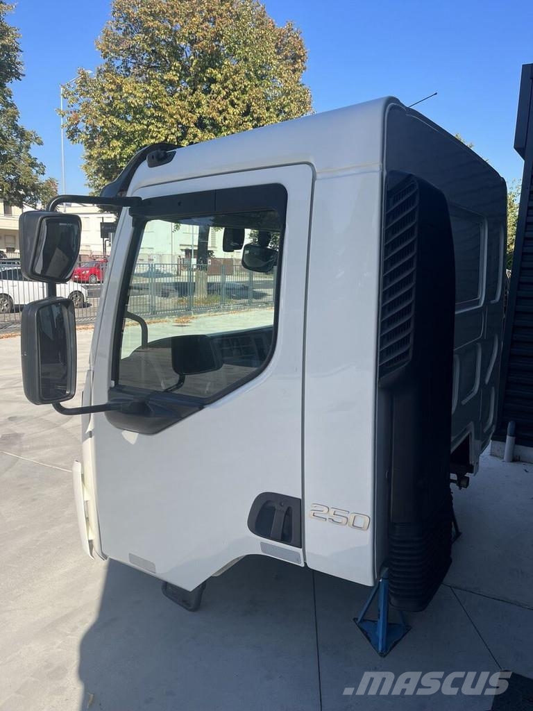 Volvo FL 驾驶室与内部