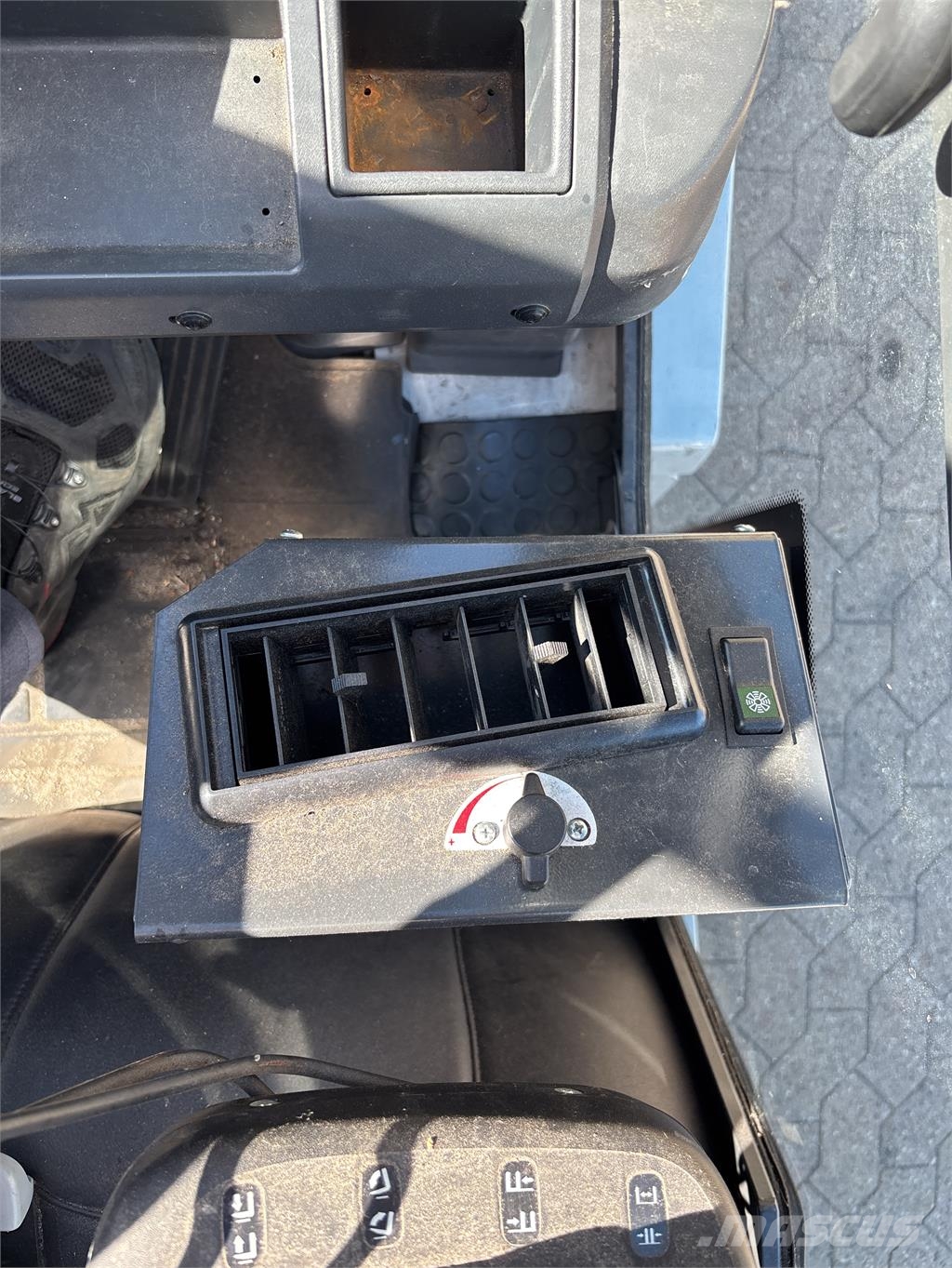 UniCarriers DX32 شاحنات LPG