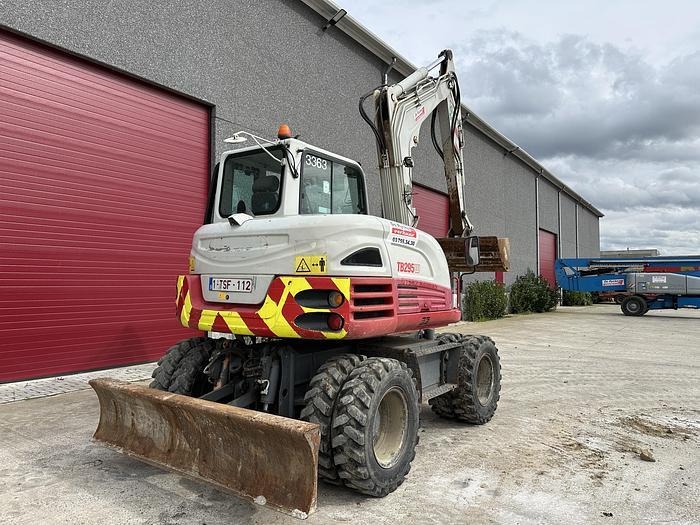 Takeuchi TB295W 轮式挖掘机