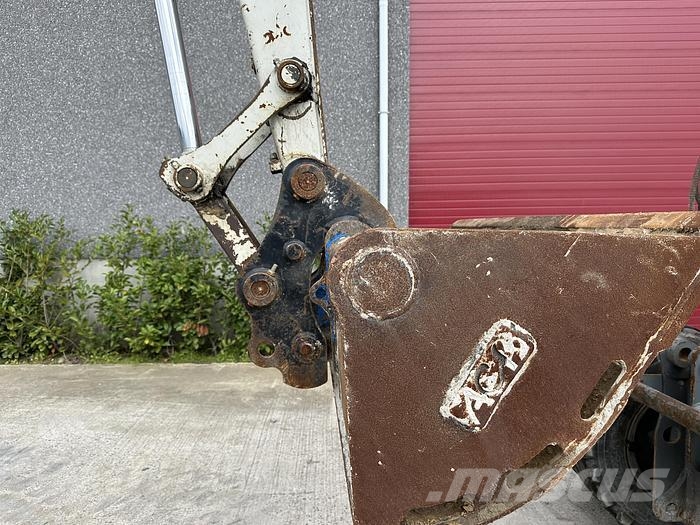 Takeuchi TB295W 轮式挖掘机