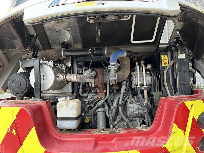 Takeuchi TB295W 轮式挖掘机