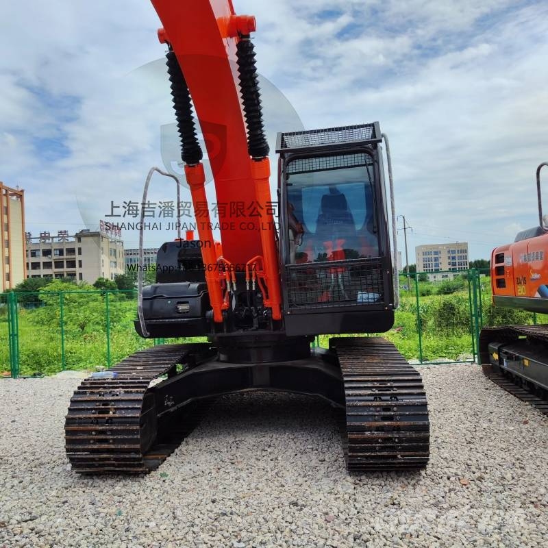 Hitachi ZX 200 履带挖掘机