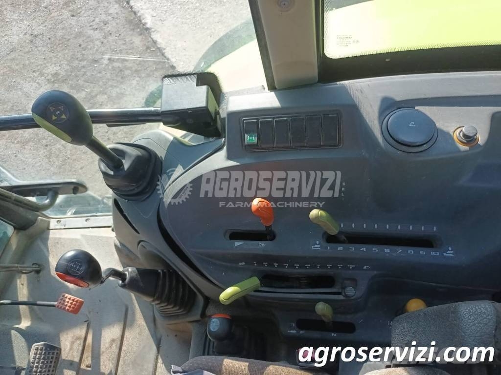 CLAAS Axos 320 Trattori