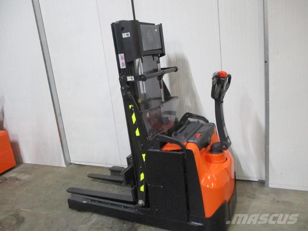 Toyota SWE120XR Штабелери