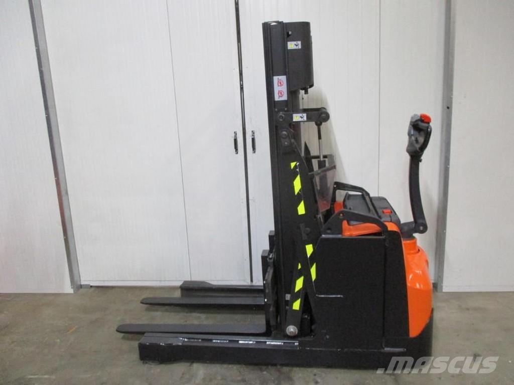 Toyota SWE120XR Штабелери