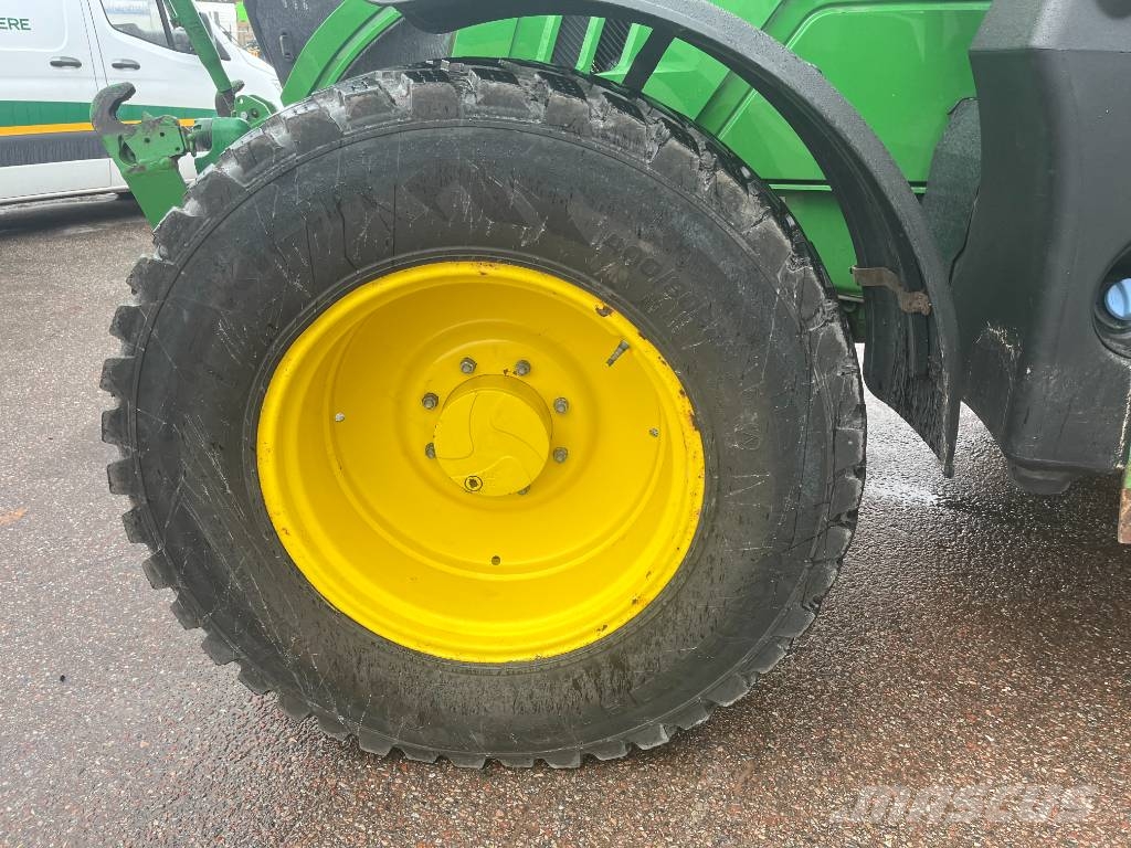 John Deere 6110 R Traktorer
