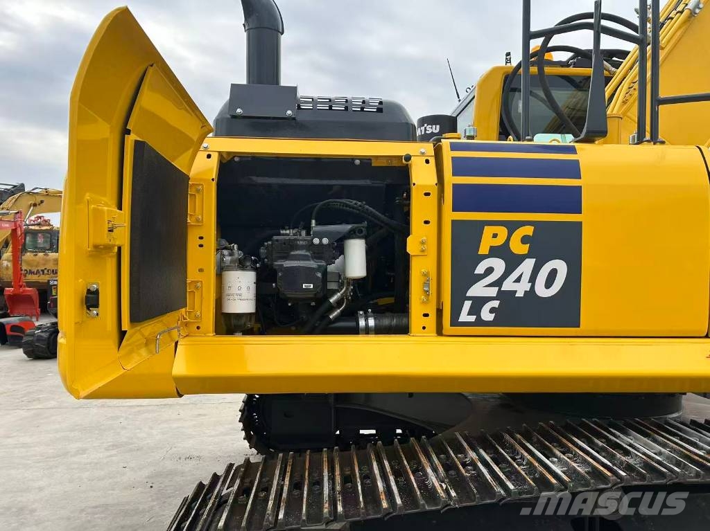 PC 240LC-8 حفارات زحافة