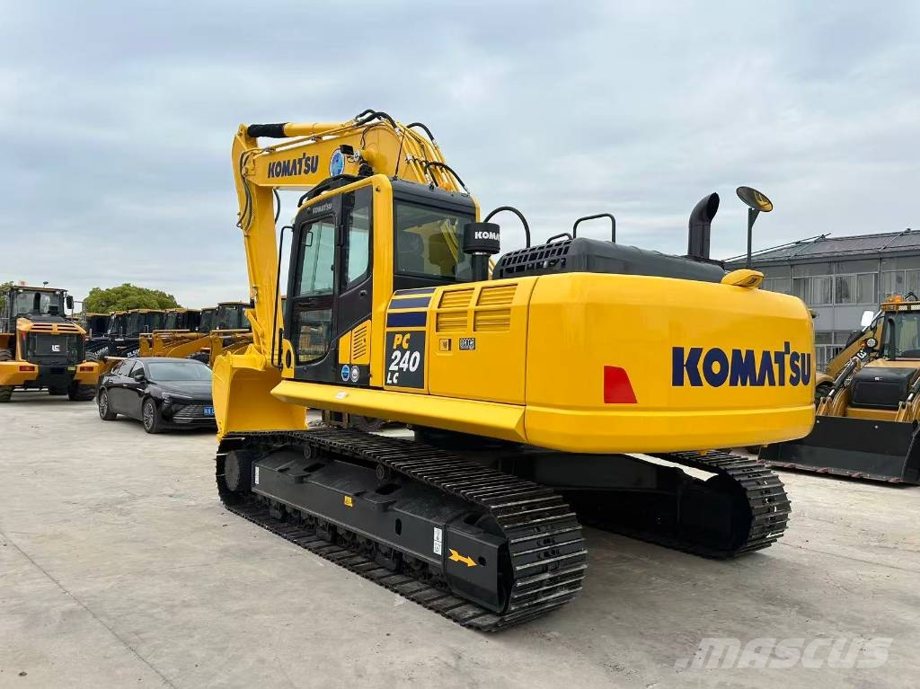 PC 240LC-8 حفارات زحافة
