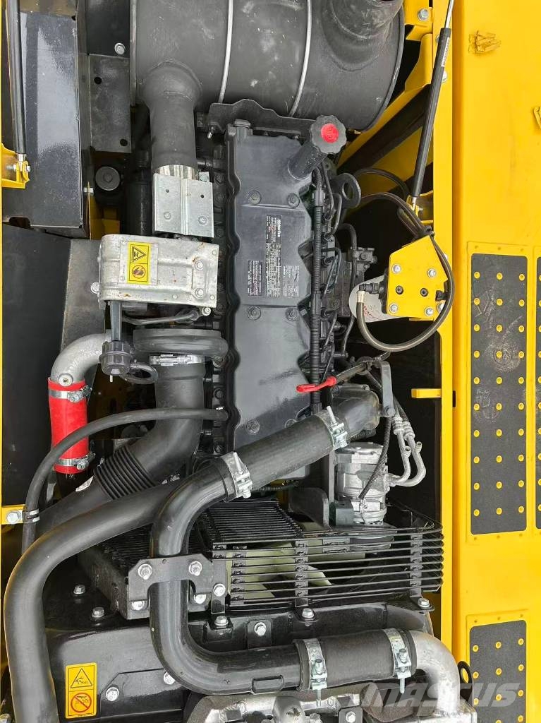 PC 240LC-8 حفارات زحافة