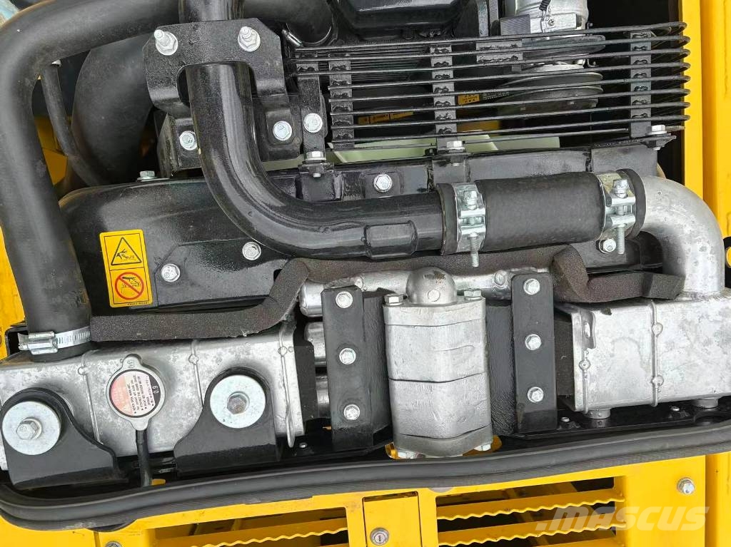 PC 240LC-8 حفارات زحافة