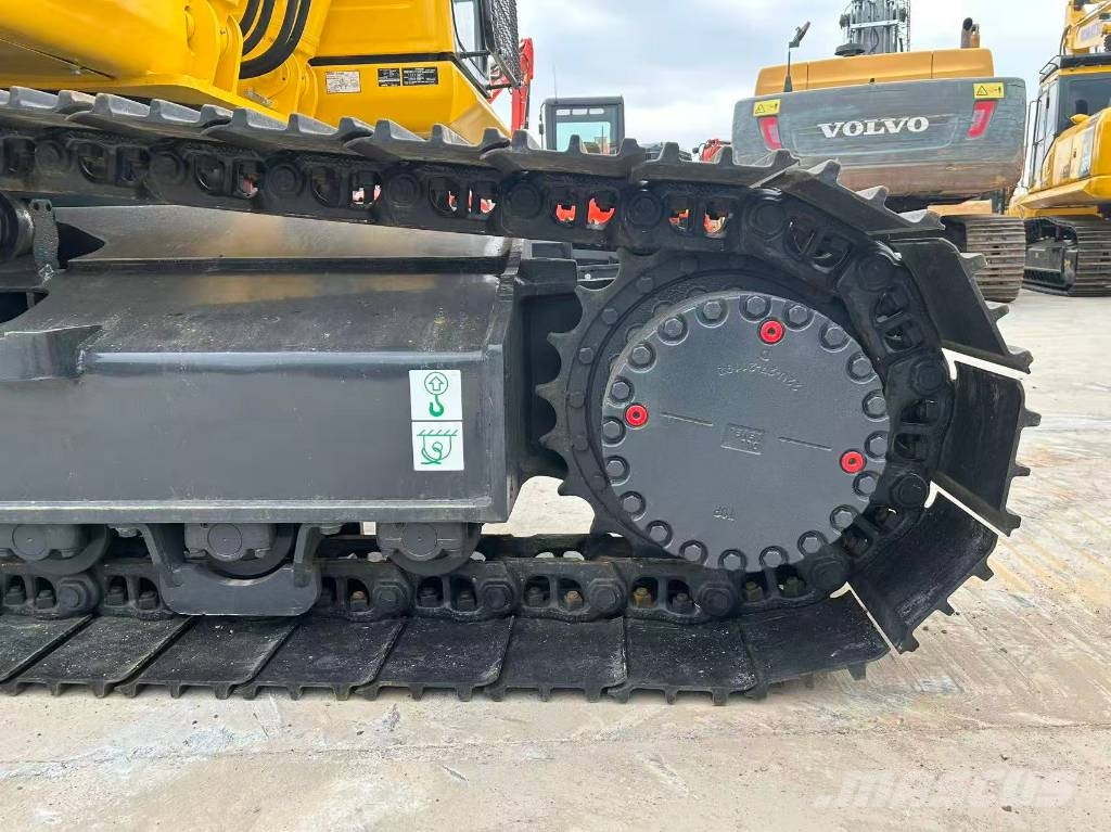 PC 240LC-8 حفارات زحافة