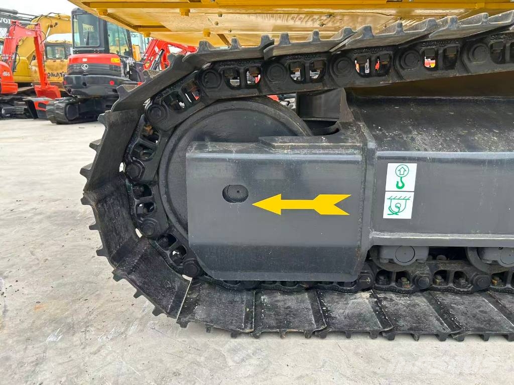 PC 240LC-8 حفارات زحافة